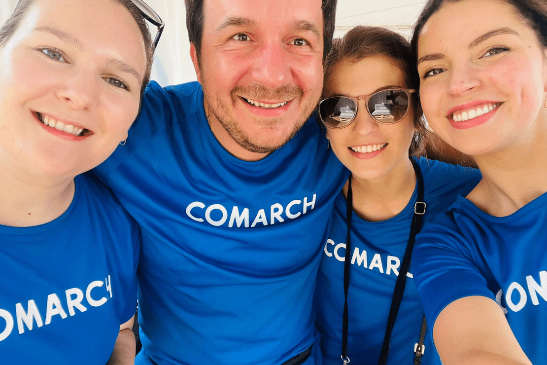 Comarchteam peope togiether