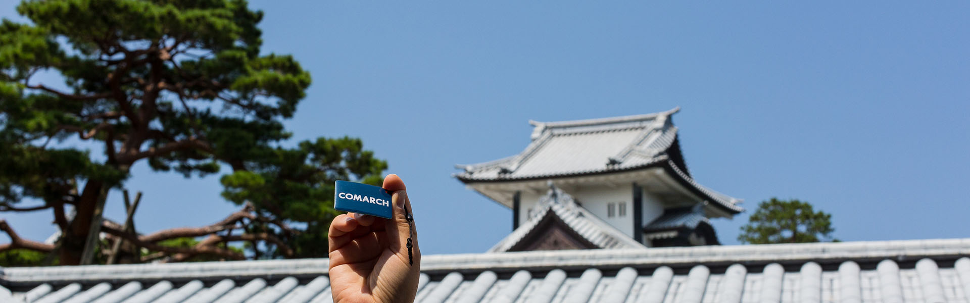 Comarch gadget and in the background traditional japaneese house.