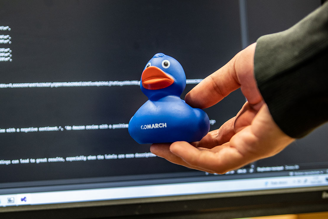 Comarch-blue-ducky-on-the-background-of-code