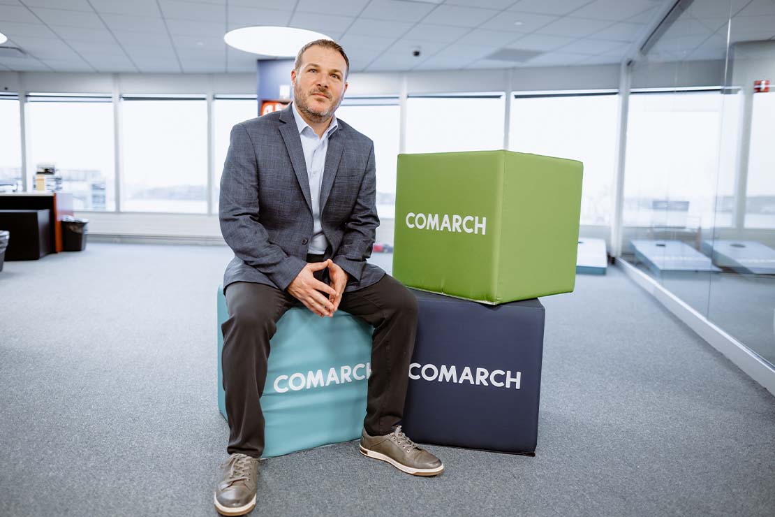 comarch-emloyee-on-the-cube-at-the-new-york-office-comarch