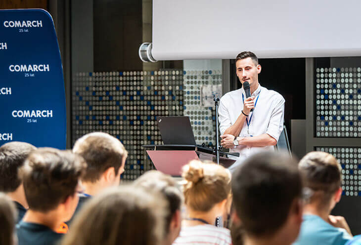 A man welcoming the students during the onboarding of the IT summer internship at Comarch 