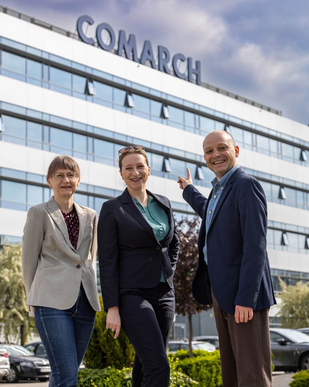 Comarch team from Japan posing to the picture in front of one of our office buildings