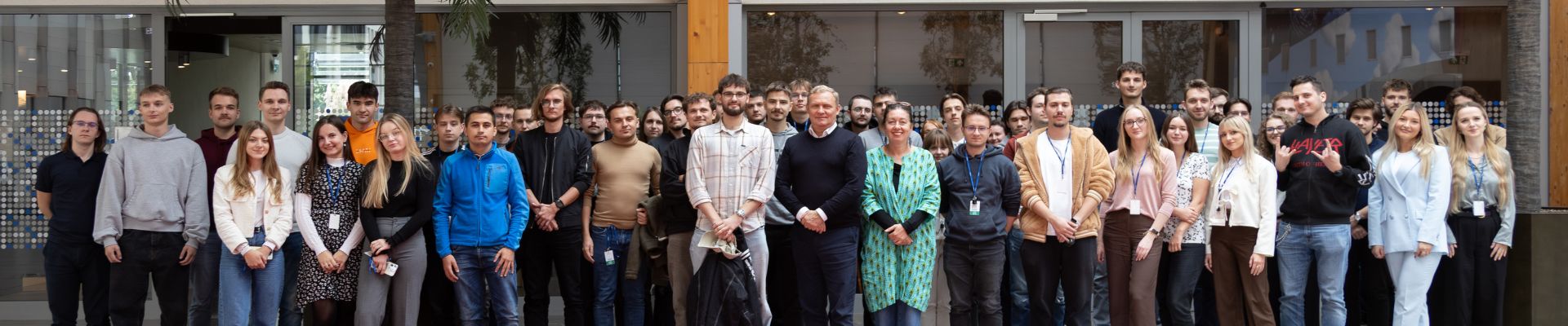 Comarch interns posign for a group picture with Comarch's CEO